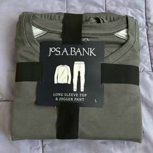 Brand new Jos.A.Bank long sleeve top and jogger pant set